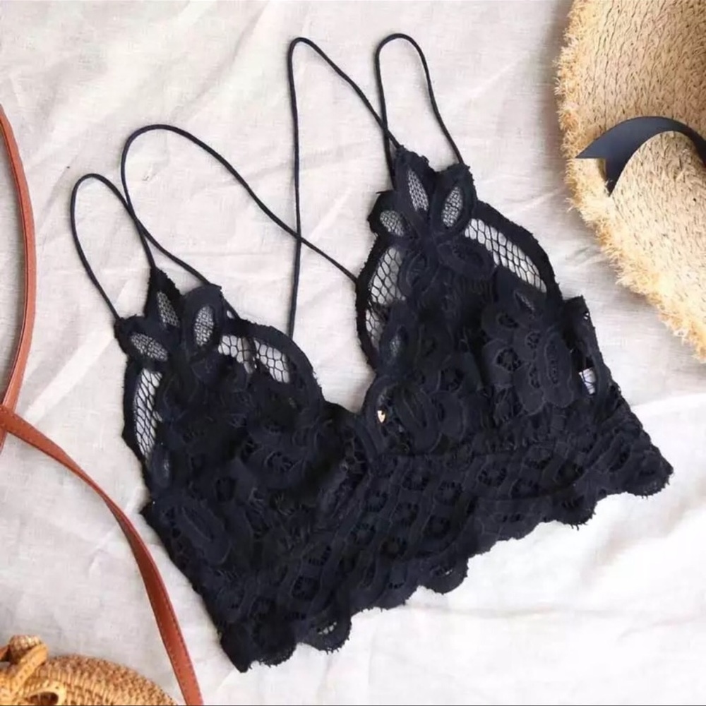 Boho Vintage Inspired Crochet Scalloped Bralette - Picture 3 of 4